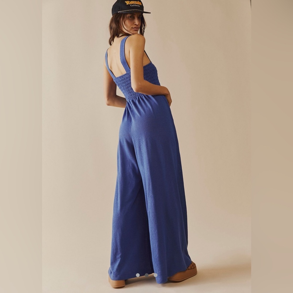Free People Beach Smocked Wide Leg Jumpsuit  "Beach Blue” Pockets Casual S NWOT - Picture 4 of 10